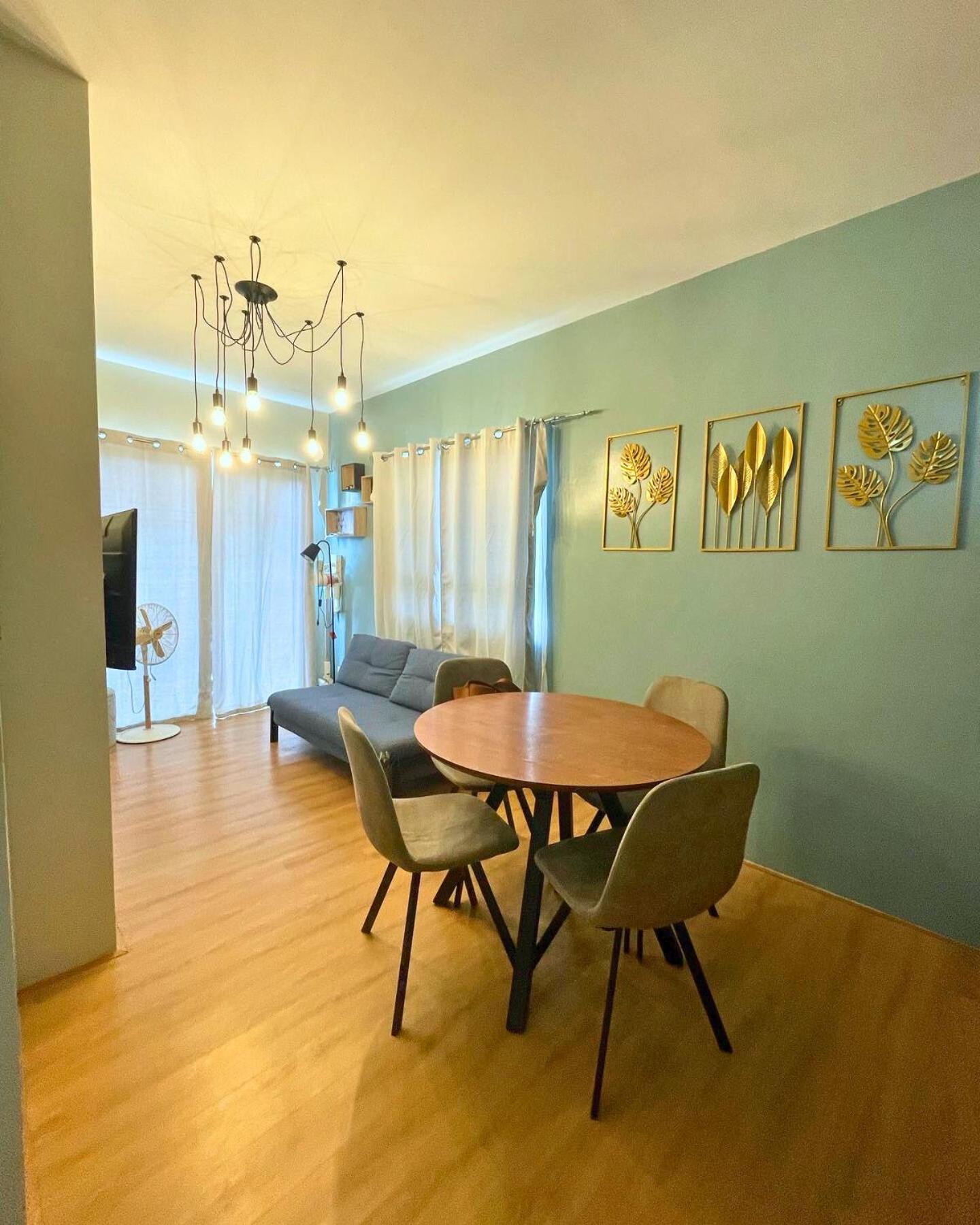 Apartment Jimenez's Modern Urban Oasis