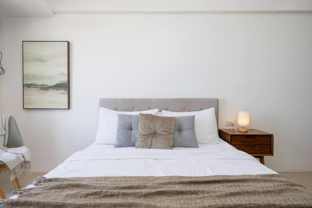 Apartment Furnished In Avida Towers Riala, It Park With Amazing View, Fast Wifi, Netflix, Pool And