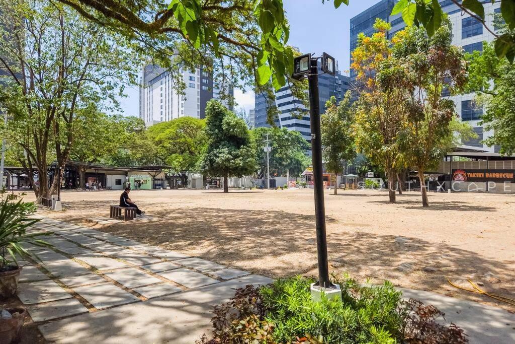 Furnished In Avida Towers Riala, It Park With Amazing View, Fast Wifi, Netflix, Pool And Apartment Cebu