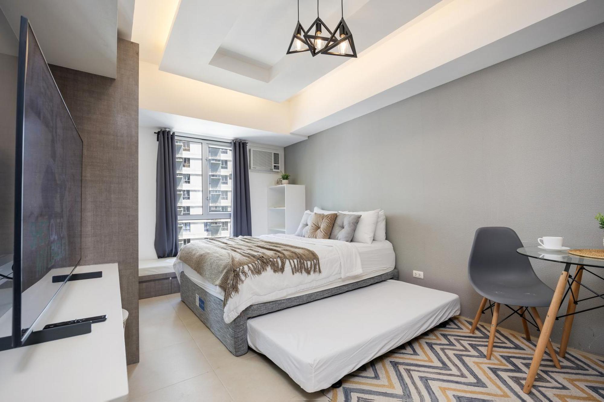 Furnished In Avida Towers Riala, It Park With Pool View, Fast Wifi, Netflix And Cebu