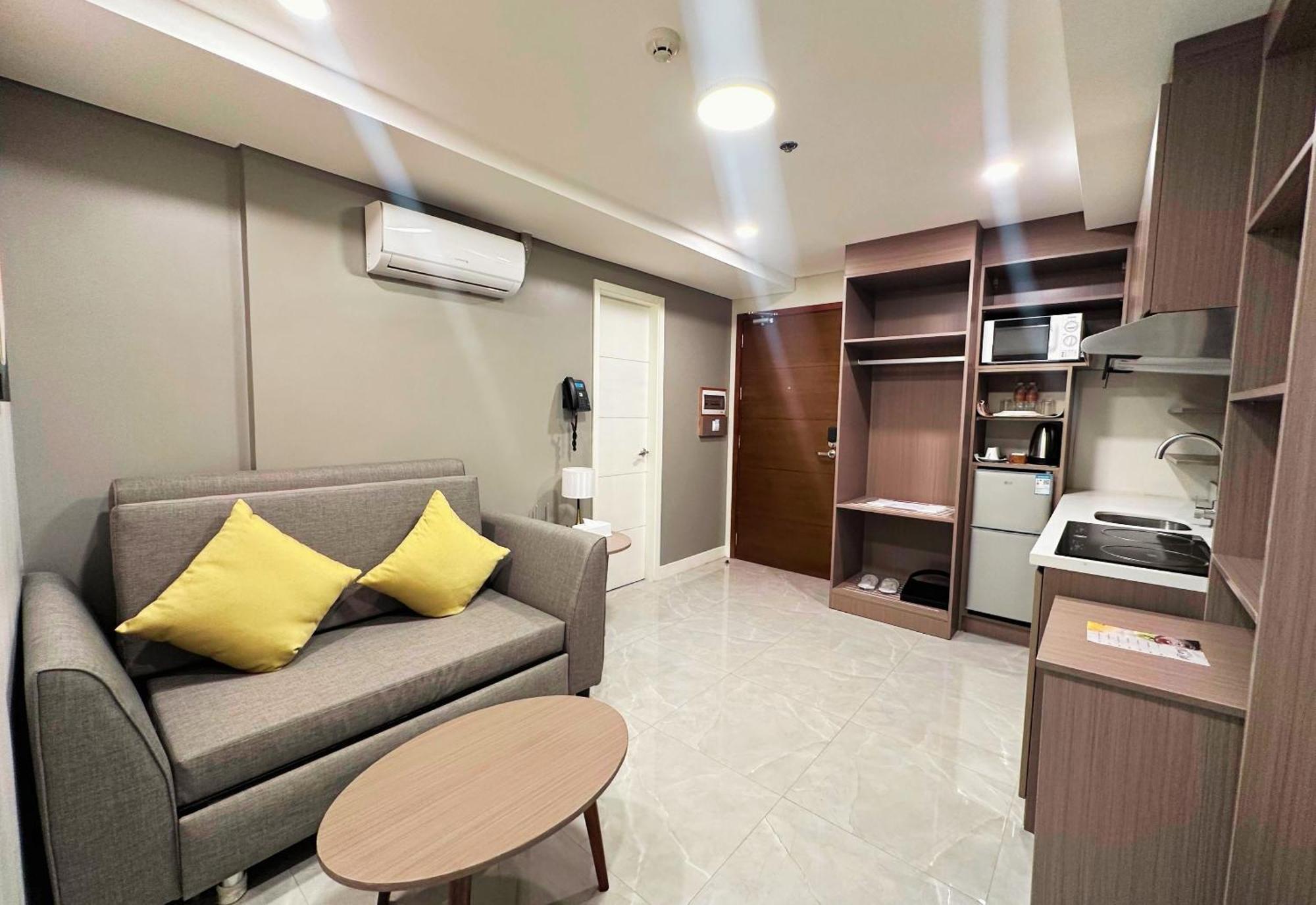 Hayat Sky Towers 3* Cebu