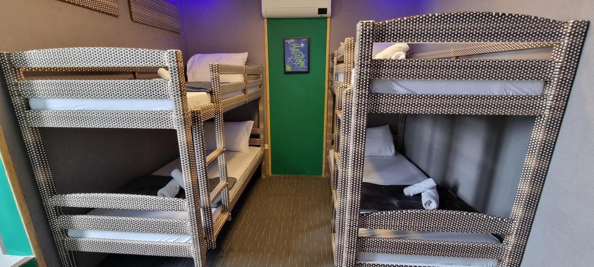 Attic Capsule Hotel Marigondon (Cebu)