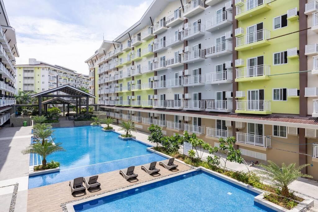 Apartment Amani 606b Near Airport, Mall, Free Pool, Gym, Netflix, 200 Mbps Wi-fi *