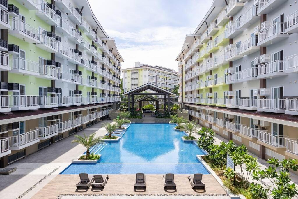 Amani 606b Near Airport, Mall, Free Pool, Gym, Netflix, 200 Mbps Wi-fi Lapu-Lapu City