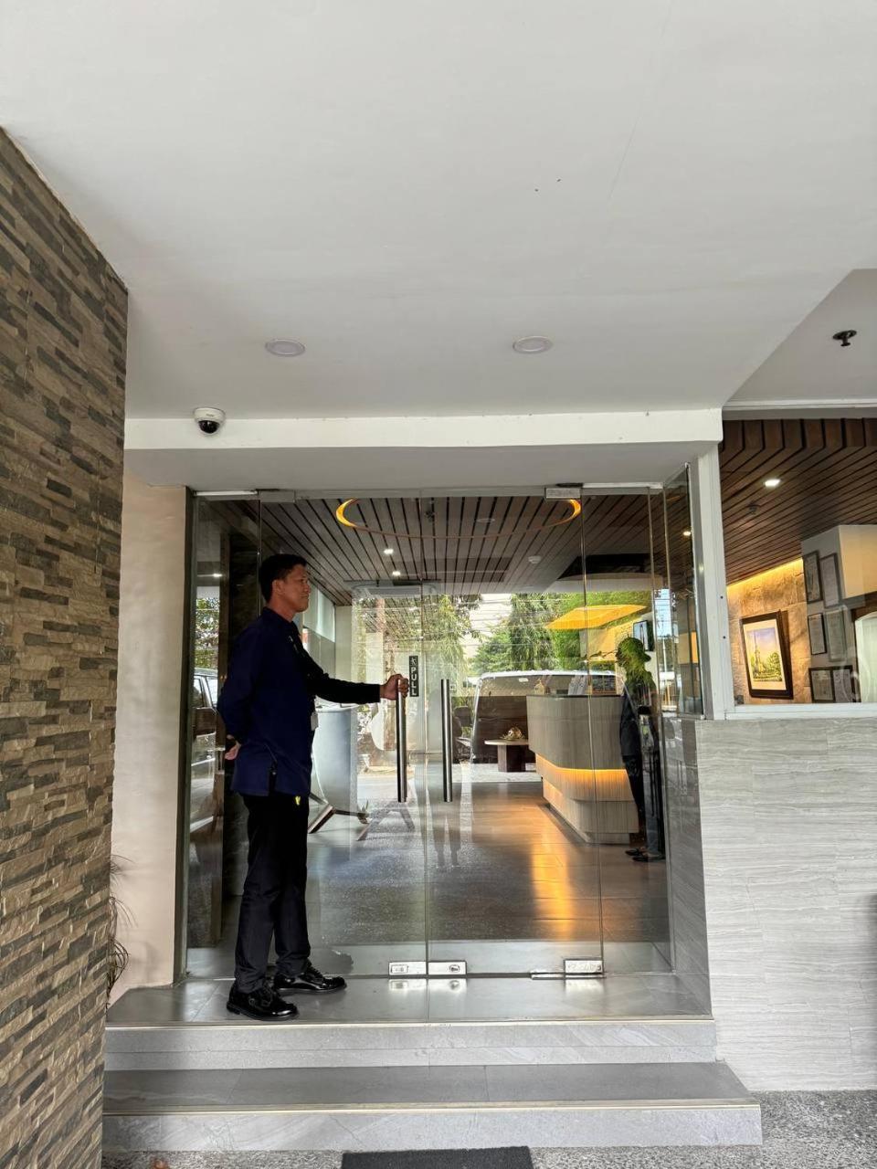 Mactan Hotel 2*