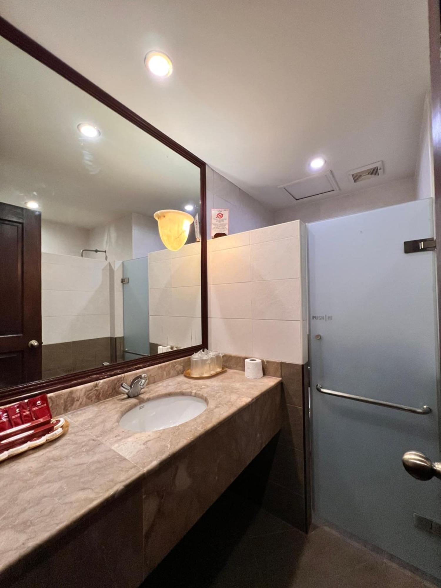 Sarrosa International And Residential 3* Cebu