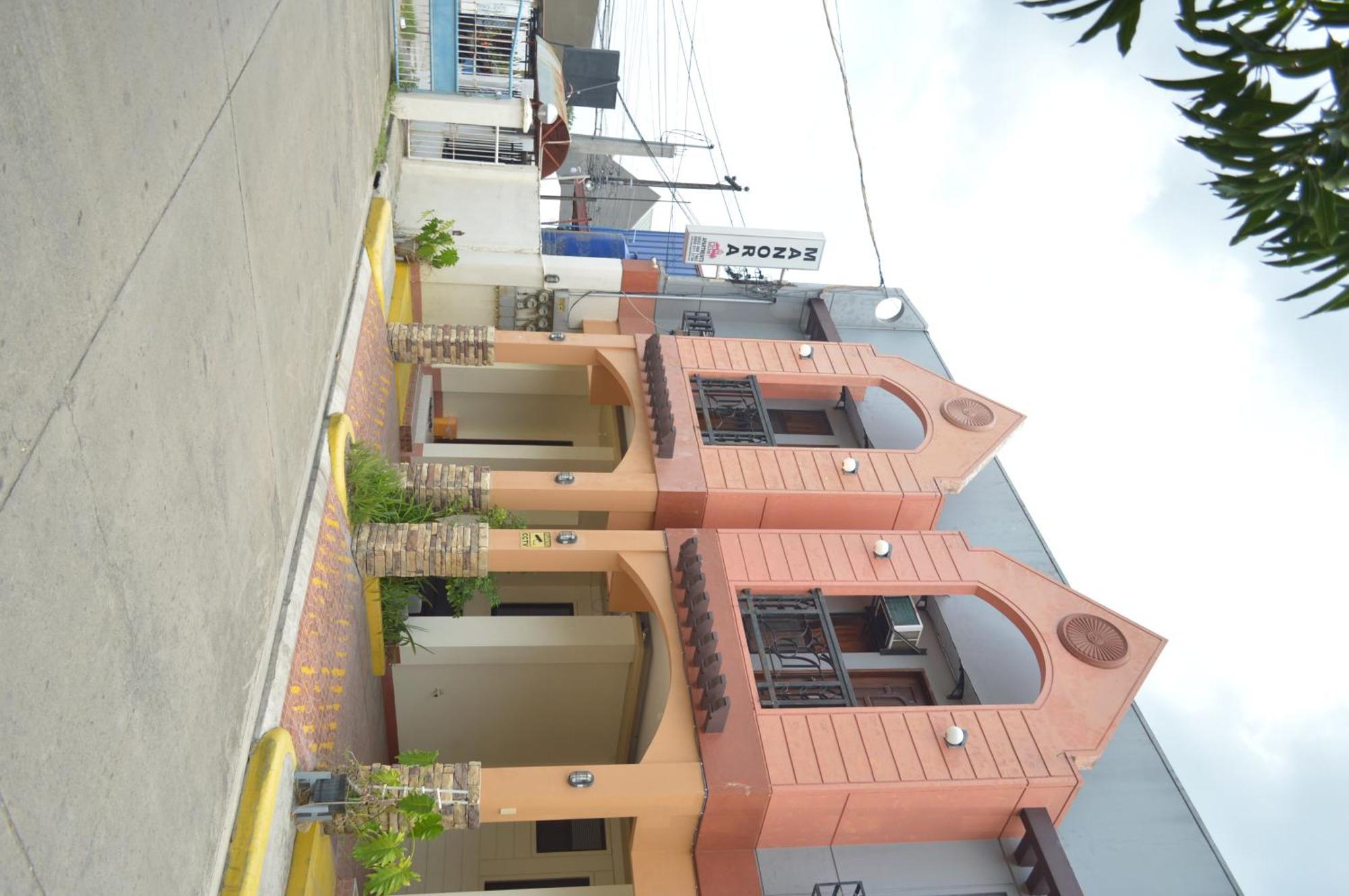 Manora bahay-panuluyan