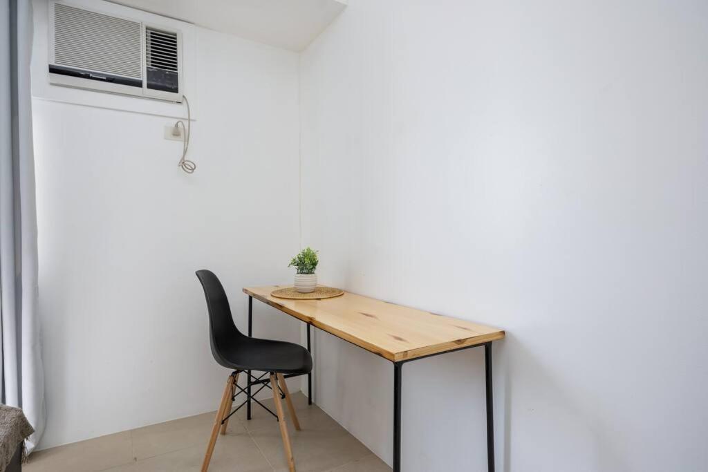 Furnished 2-bedroom In Avida Towers Riala, It Park With Fast Wifi, Netflix, Pool And *