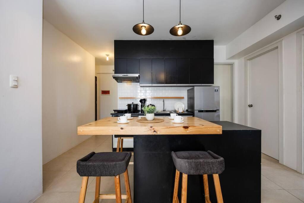 Furnished 2-bedroom In Avida Towers Riala, It Park With Fast Wifi, Netflix, Pool And