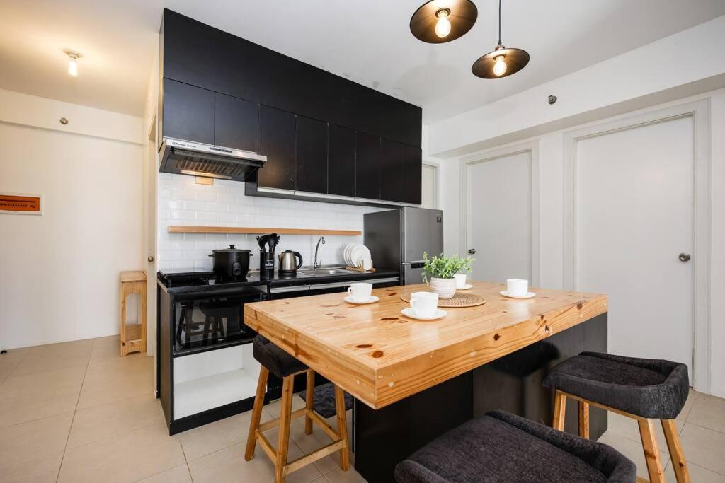 Furnished 2-bedroom In Avida Towers Riala, It Park With Fast Wifi, Netflix, Pool And Apartment *