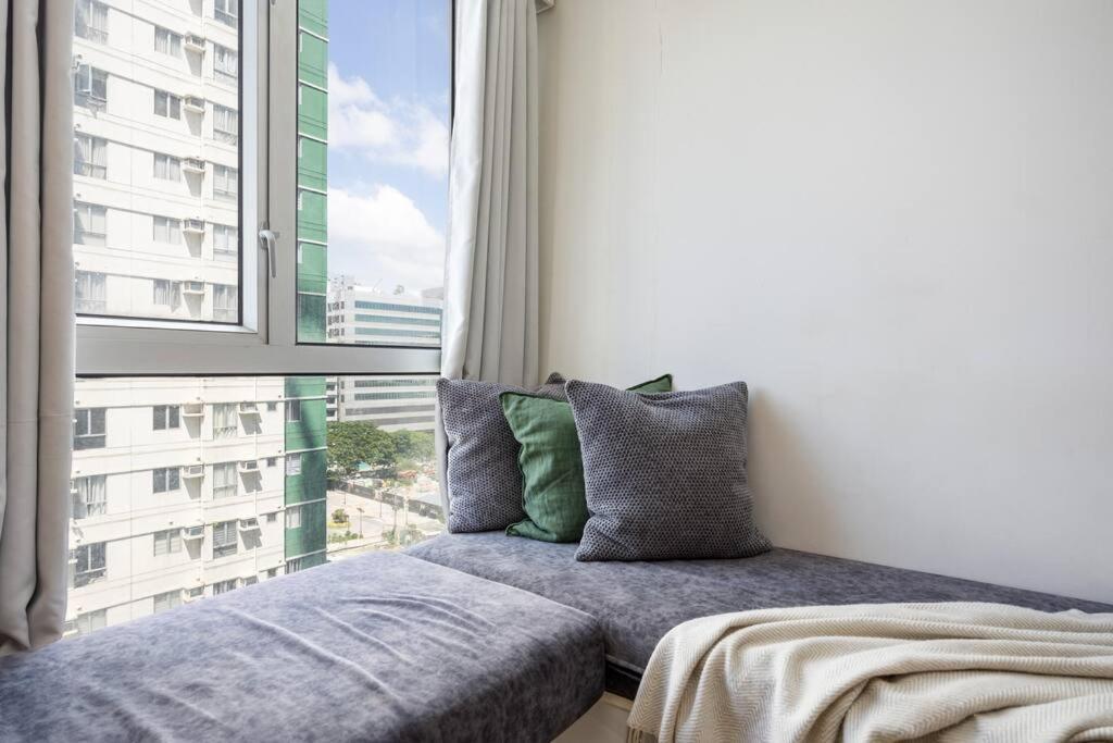 Apartment Furnished 2-bedroom In Avida Towers Riala, It Park With Fast Wifi, Netflix, Pool And
