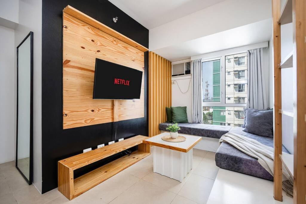 Furnished 2-bedroom In Avida Towers Riala, It Park With Fast Wifi, Netflix, Pool And Cebu