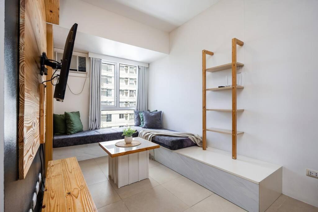 Furnished 2-bedroom In Avida Towers Riala, It Park With Fast Wifi, Netflix, Pool And Apartment *