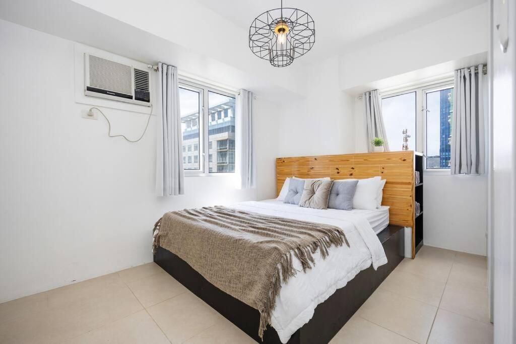 Apartment Furnished 2-bedroom In Avida Towers Riala, It Park With Fast Wifi, Netflix, Pool And *