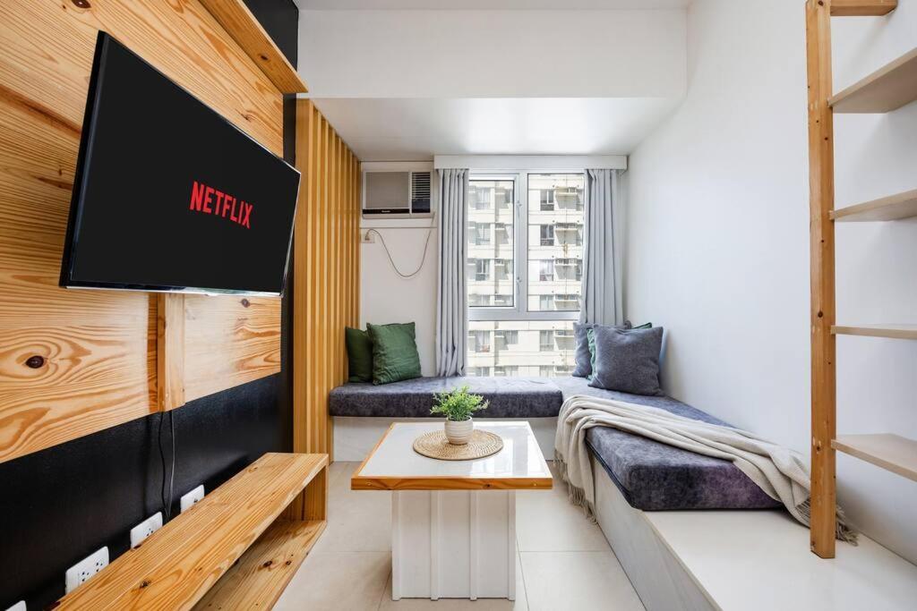 Furnished 2-bedroom In Avida Towers Riala, It Park With Fast Wifi, Netflix, Pool And Cebu