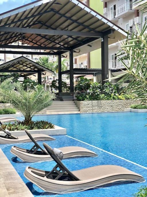 Cozy And Sunny Near To Mactan Cebu International Airport - Amani Grand & Residences Apartment