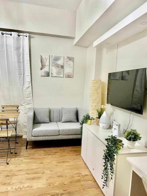 Cozy And Sunny Near To Mactan Cebu International Airport - Amani Grand & Residences Apartment