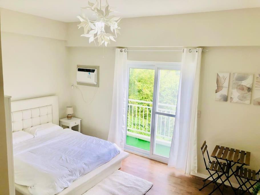 Cozy And Sunny Near To Mactan Cebu International Airport - Amani Grand & Residences