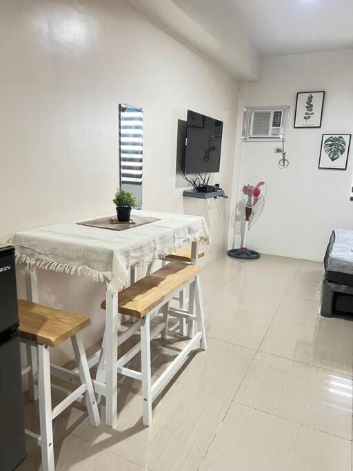 Apartment Cebusurestaypersimmon9thfloorstudiocondo *
