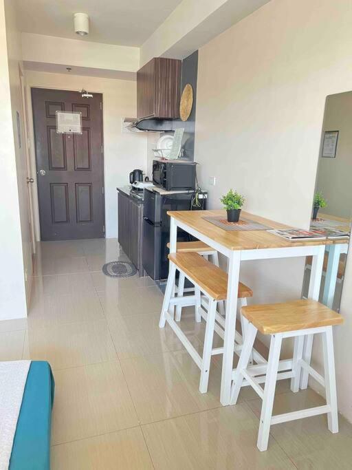 Cebusurestaypersimmon9thfloorstudiocondo * Cebu