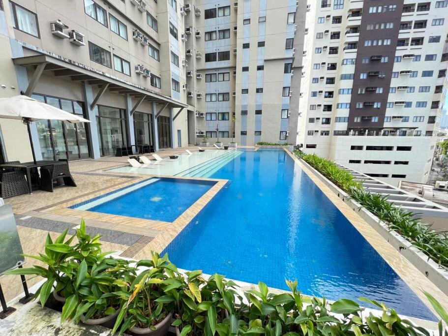 Apartment Cebusurestaypersimmon9thfloorstudiocondo
