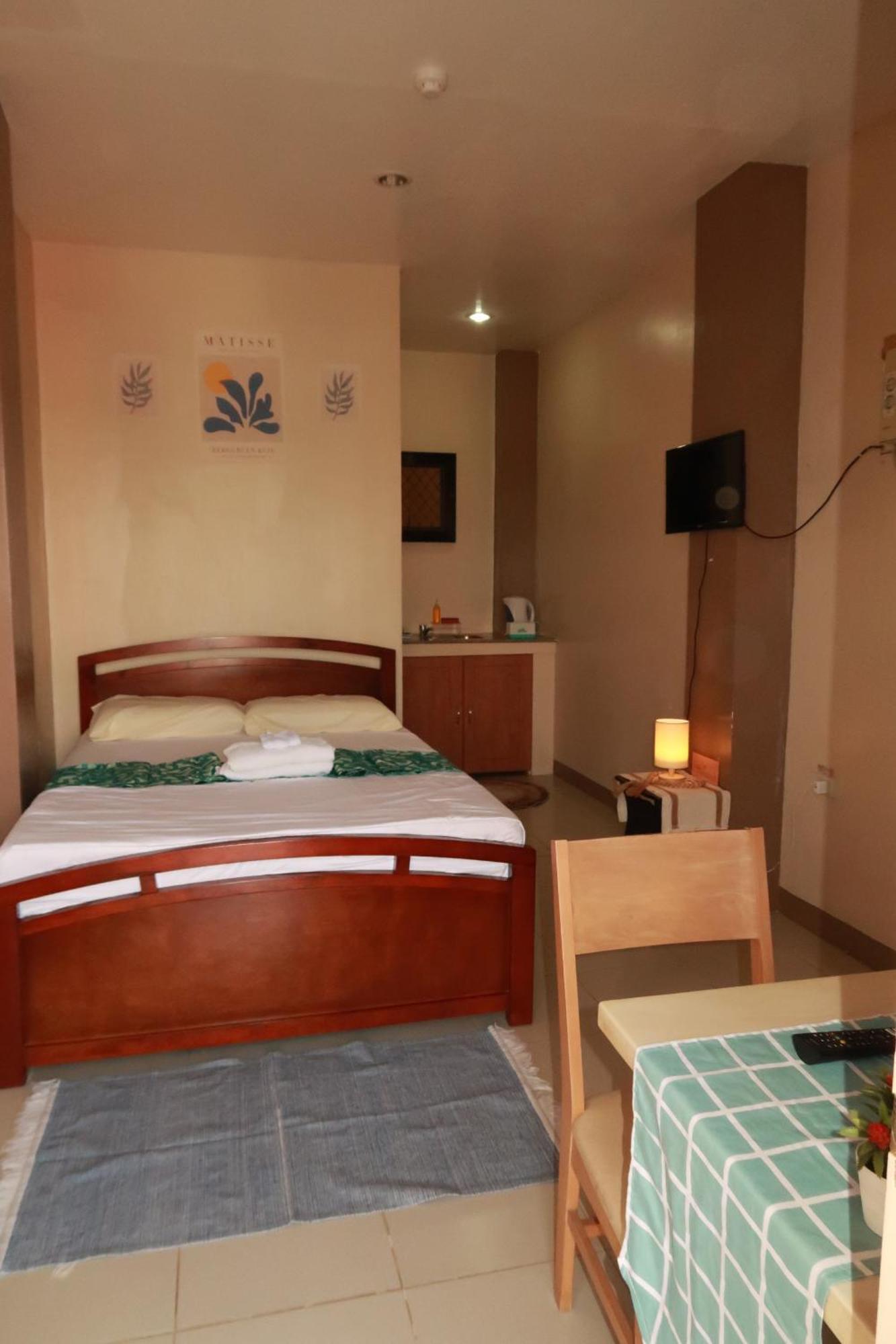 Jo-cris Apartelle 2*
