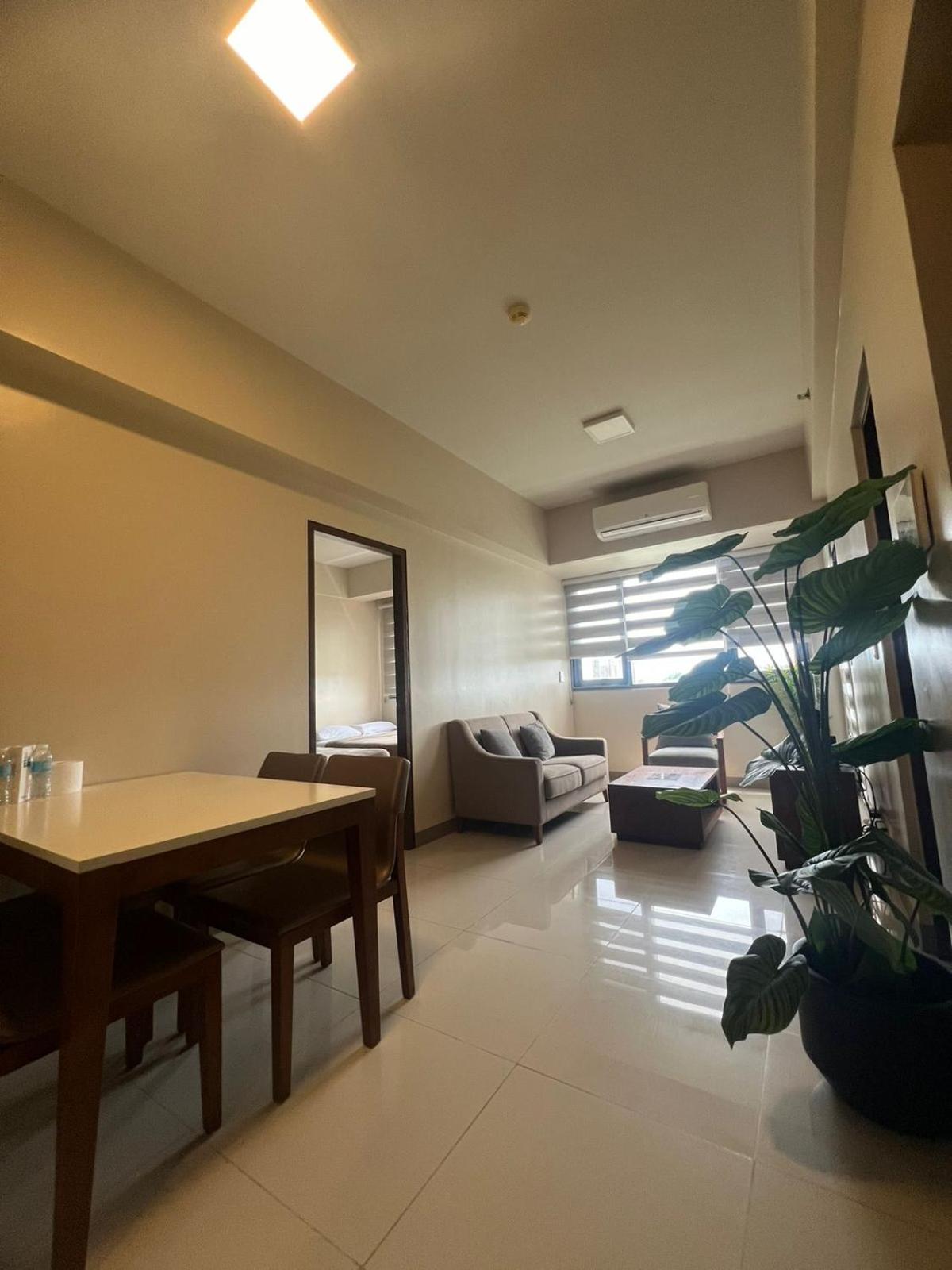 Exec 1br One Manchester Place With Pool And Pass 350 Pesos Punta Engano (Mactan)