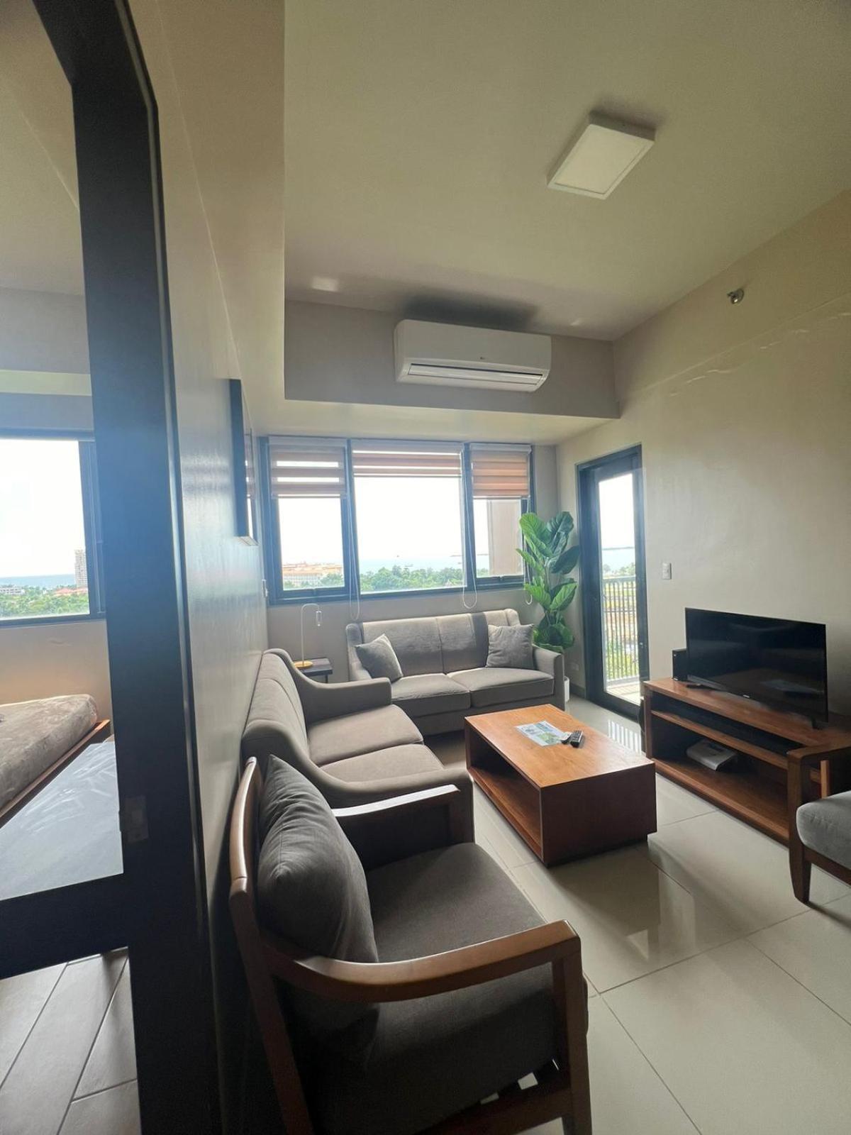 Exec 1br One Manchester Place With Pool And Pass 350 Pesos Punta Engano (Mactan)