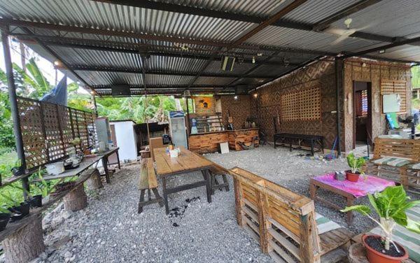 Nipaville Camphouse Moalboal