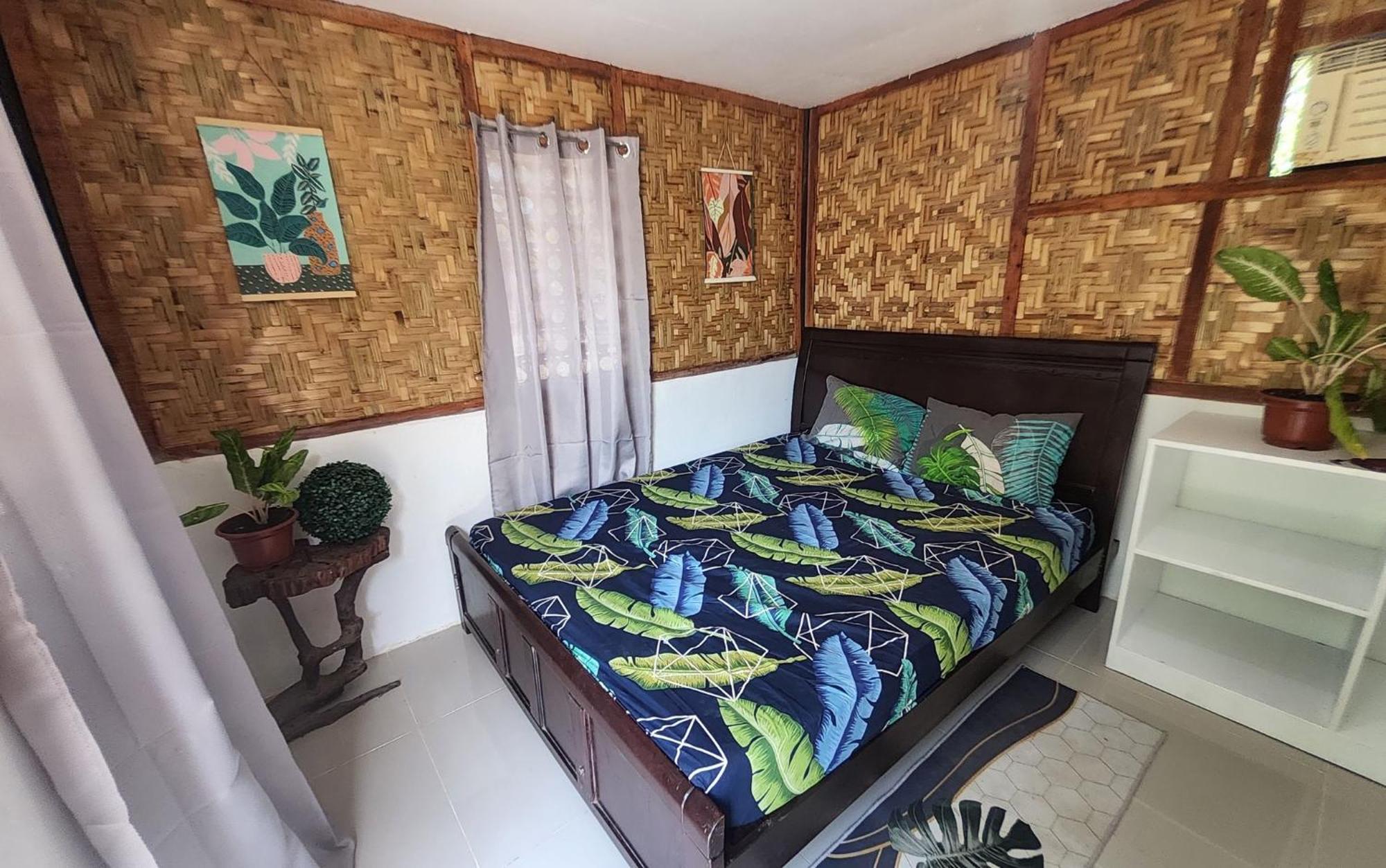 Hostel Nipaville Camphouse