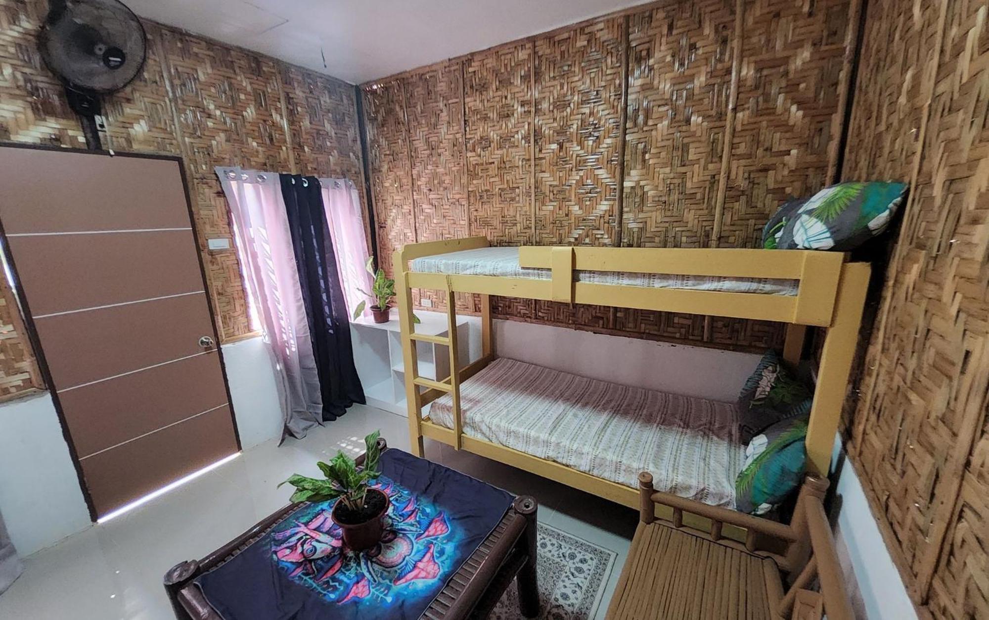 Hostel Nipaville Camphouse *