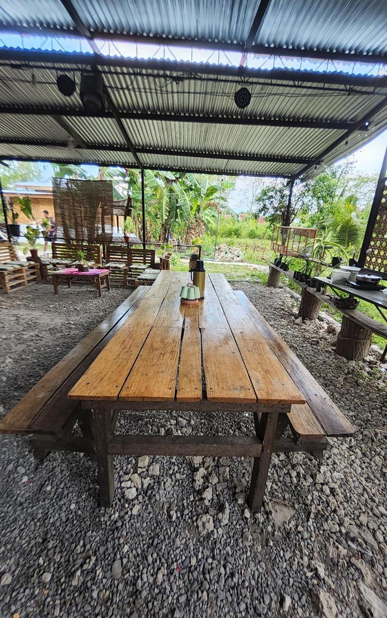 Nipaville Camphouse Moalboal