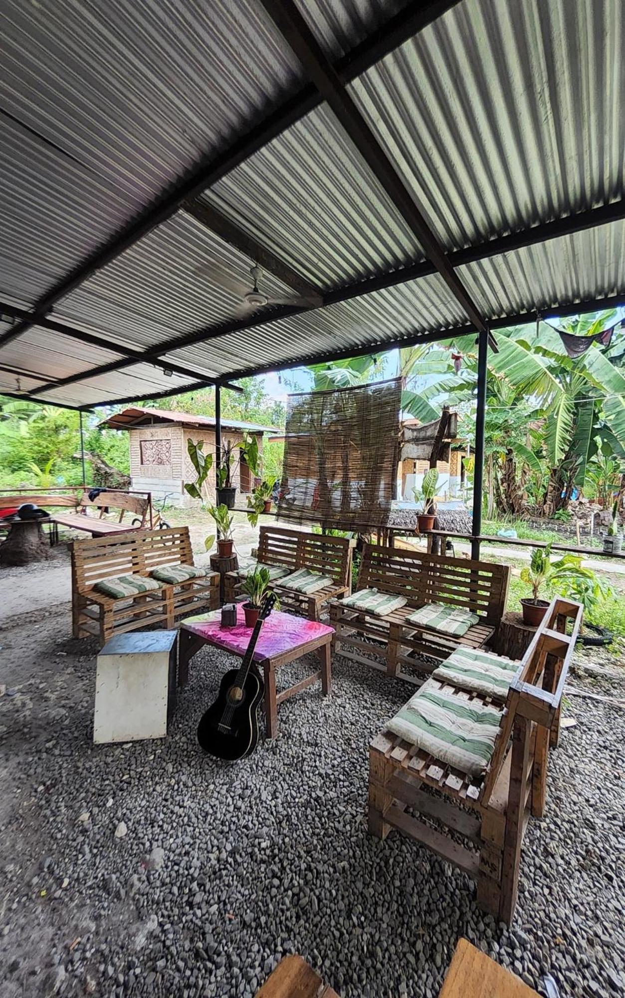 Hostel Nipaville Camphouse