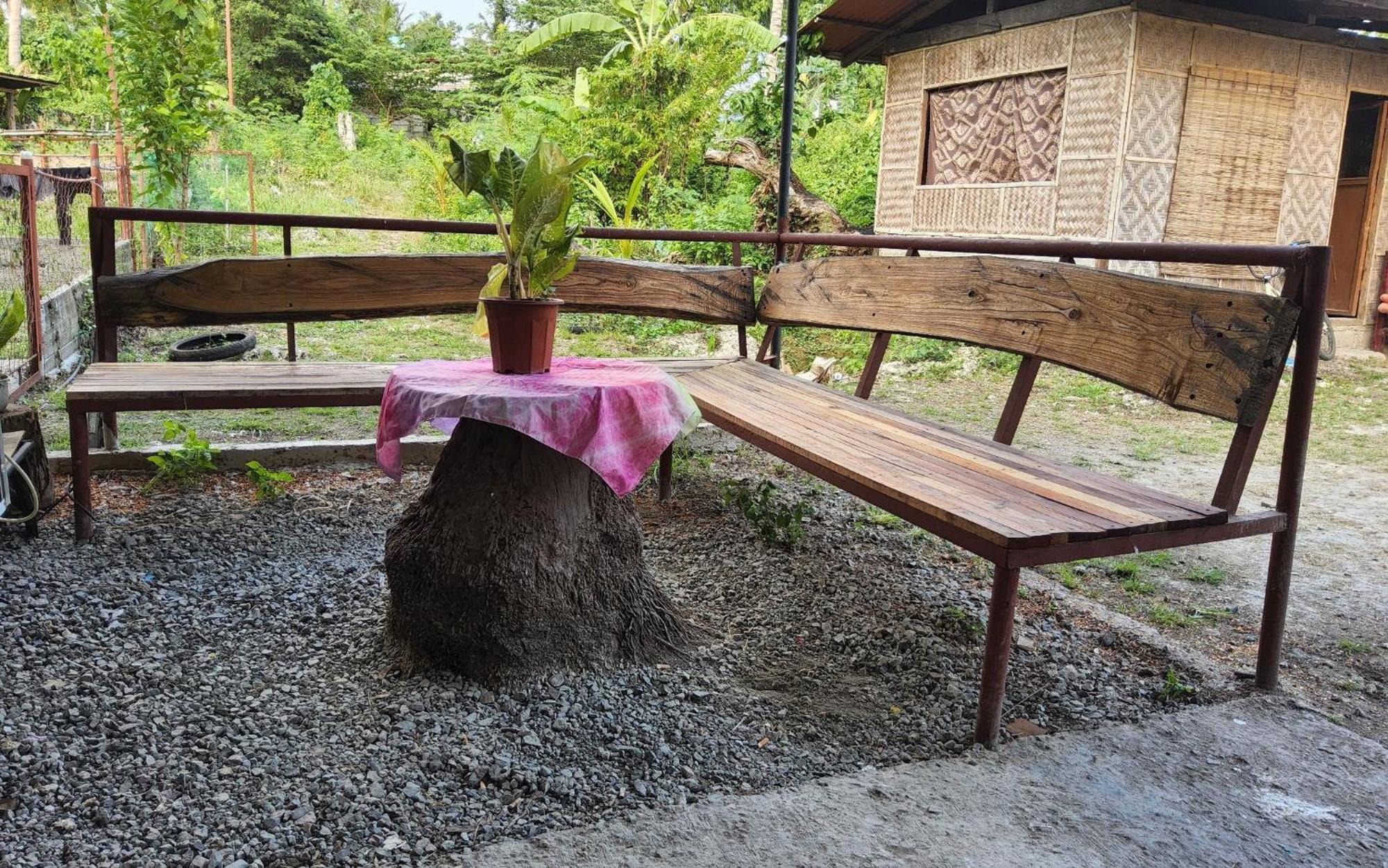Nipaville Camphouse Hostel *