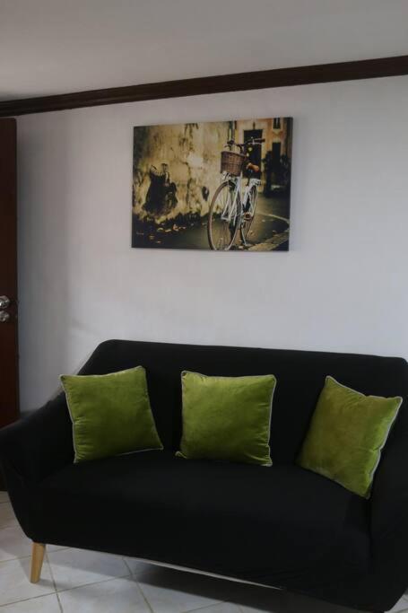 Cheapentirehouse Mel Place In With Netflix For 5pax Or *