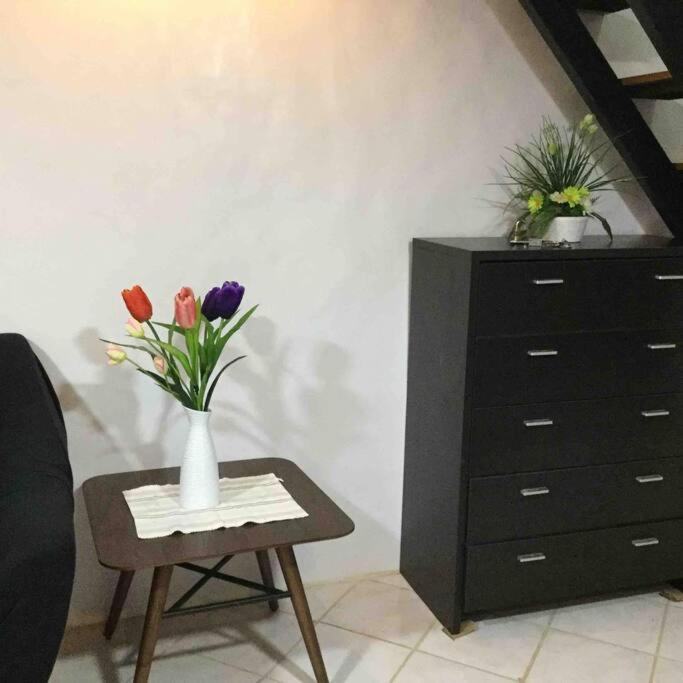 Cheapentirehouse Mel Place In With Netflix For 5pax Or Apartamento *