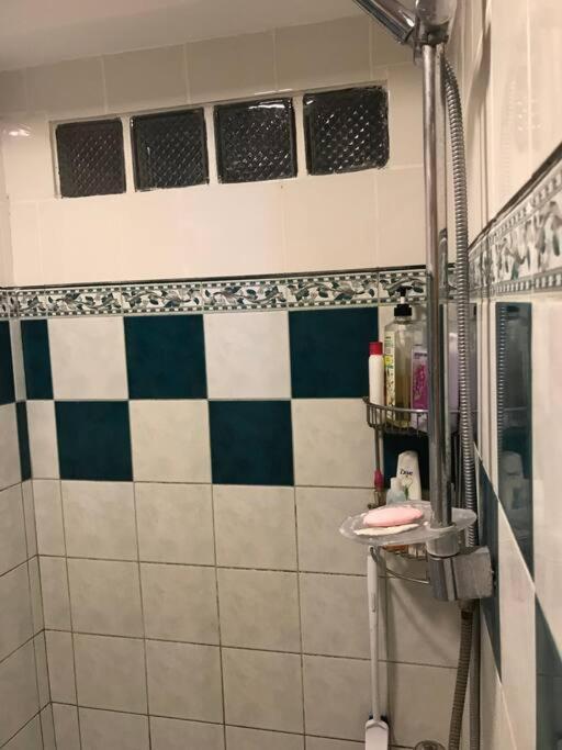 Cheapentirehouse Mel Place In With Netflix For 5pax Or Apartamento *