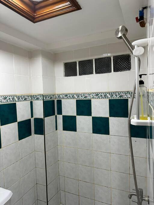 Cheapentirehouse Mel Place In With Netflix For 5pax Or * Mandaue