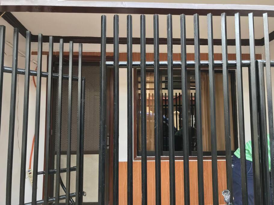 Cheapentirehouse Mel Place In With Netflix For 5pax Or Apartamento