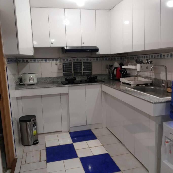 Cheapentirehouse Mel Place In With Netflix For 5pax Or