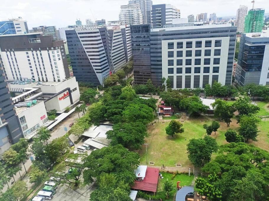 Pool Wi-fi And Netflix In It Park Apartment