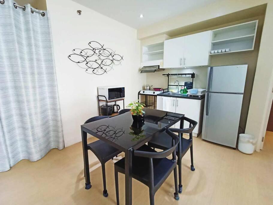 Apartment Pool Wi-fi And Netflix In It Park