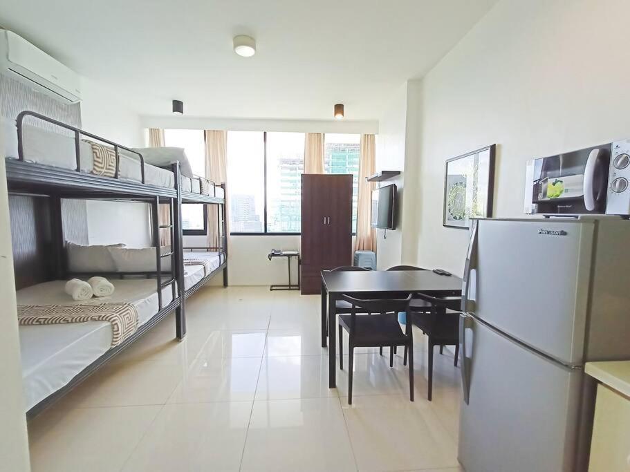 Apartment 17d Walking Distance To Ayala And It Park With Wifi
