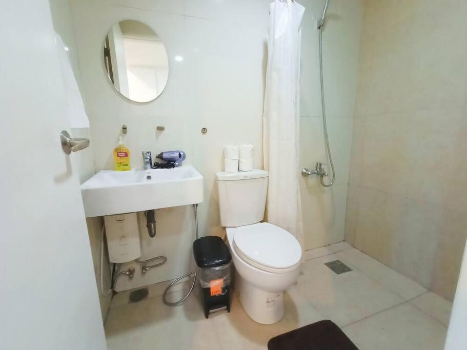Apartment 15p Walking Distance To Ayala And It Park With Wifi