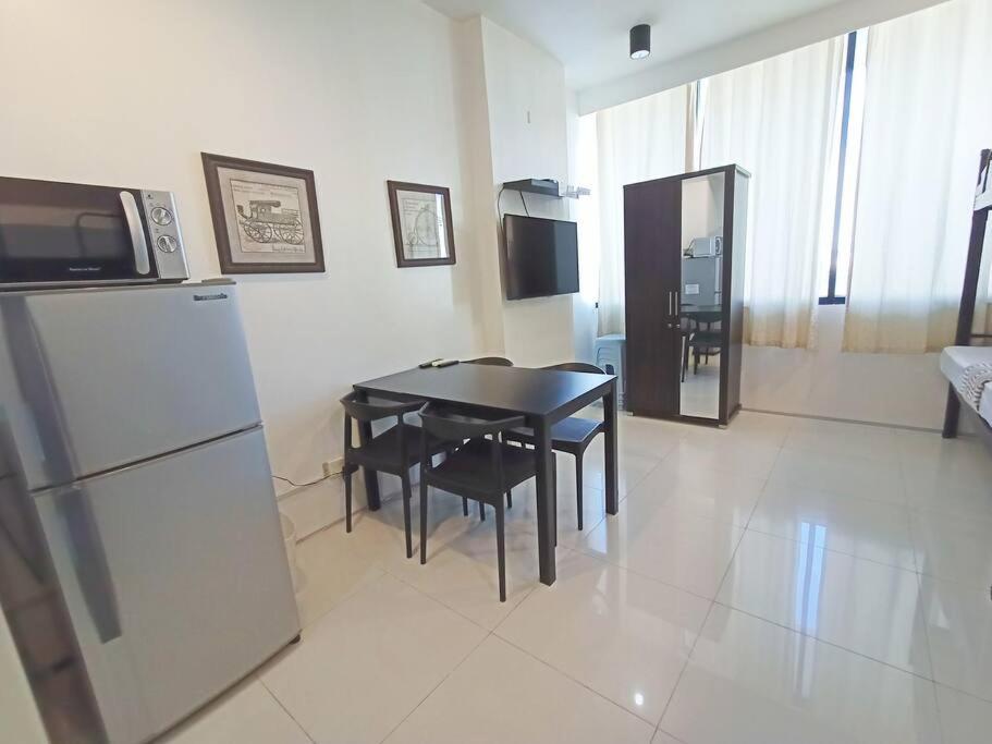 Apartment 15p Walking Distance To Ayala And It Park With Wifi