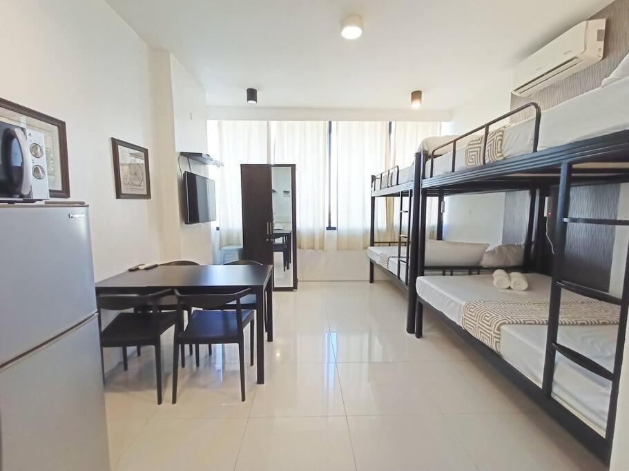 15p Walking Distance To Ayala And It Park With Wifi Apartment