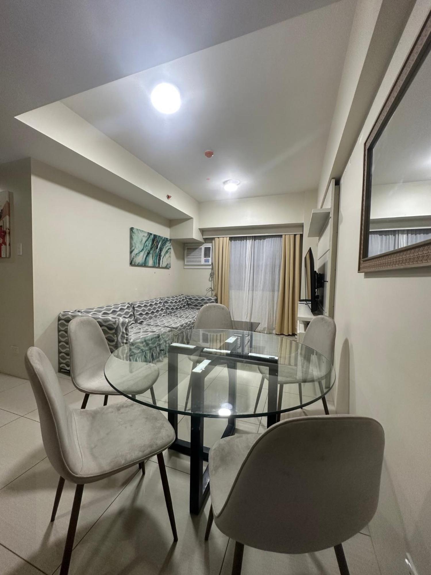 Jojies Crib Horizons101 2bedrooms * Cebu