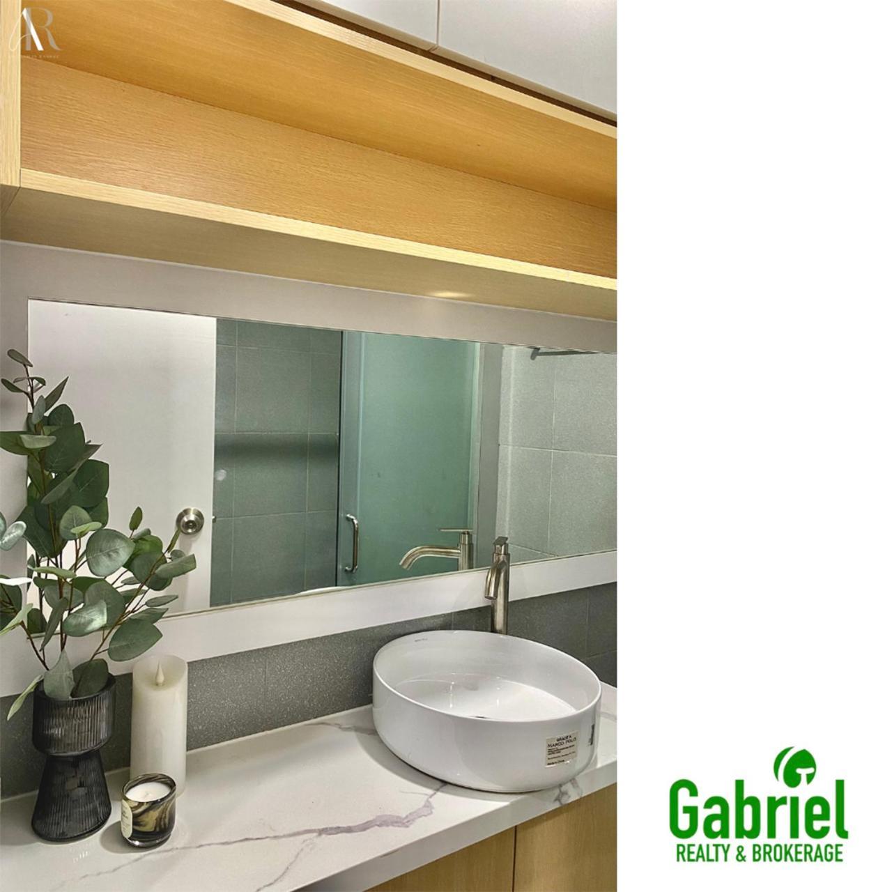 Cozy & Stylish Unit In The Heart Of *