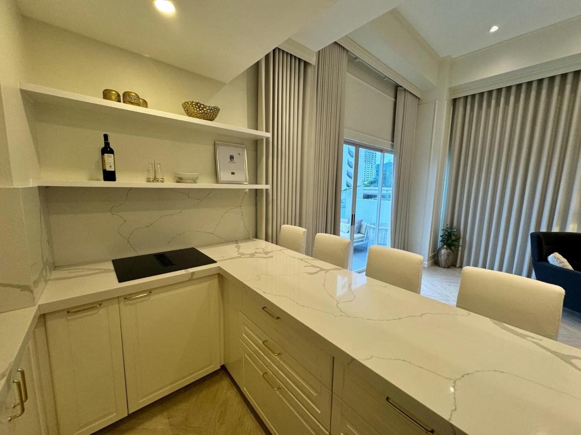 The Suite- Luxurious Skyline