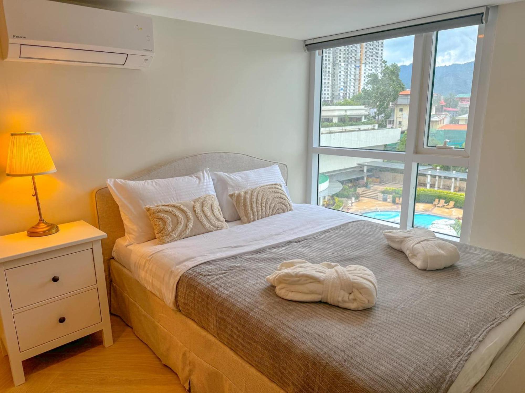 The Suite- Luxurious Skyline *